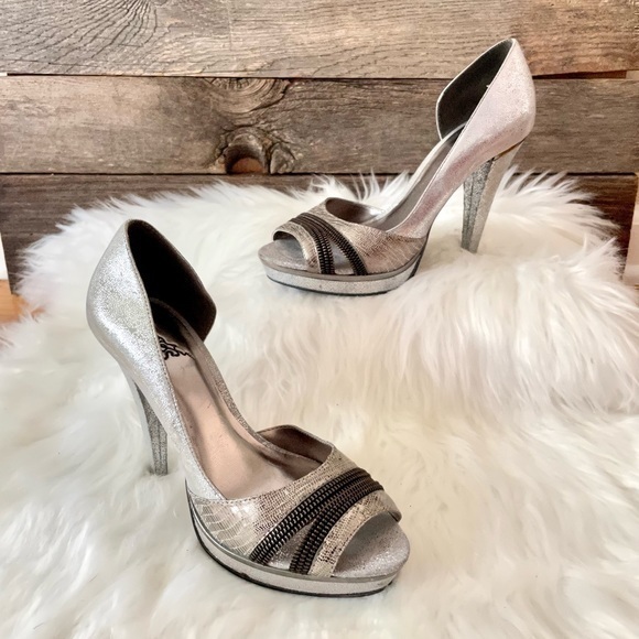 CARLOS SANTANA | Annalee Pumps - Picture 1 of 6